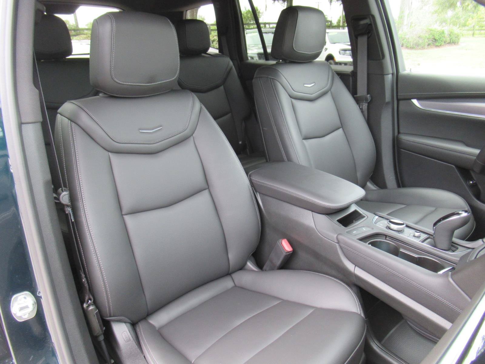 Certified 2025 Cadillac XT6 Luxury FWD image 10
