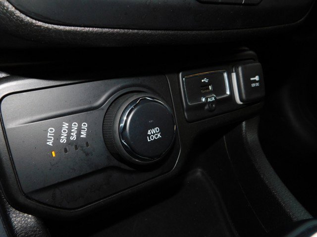 Used 2018 Jeep Renegade Altitude image 24