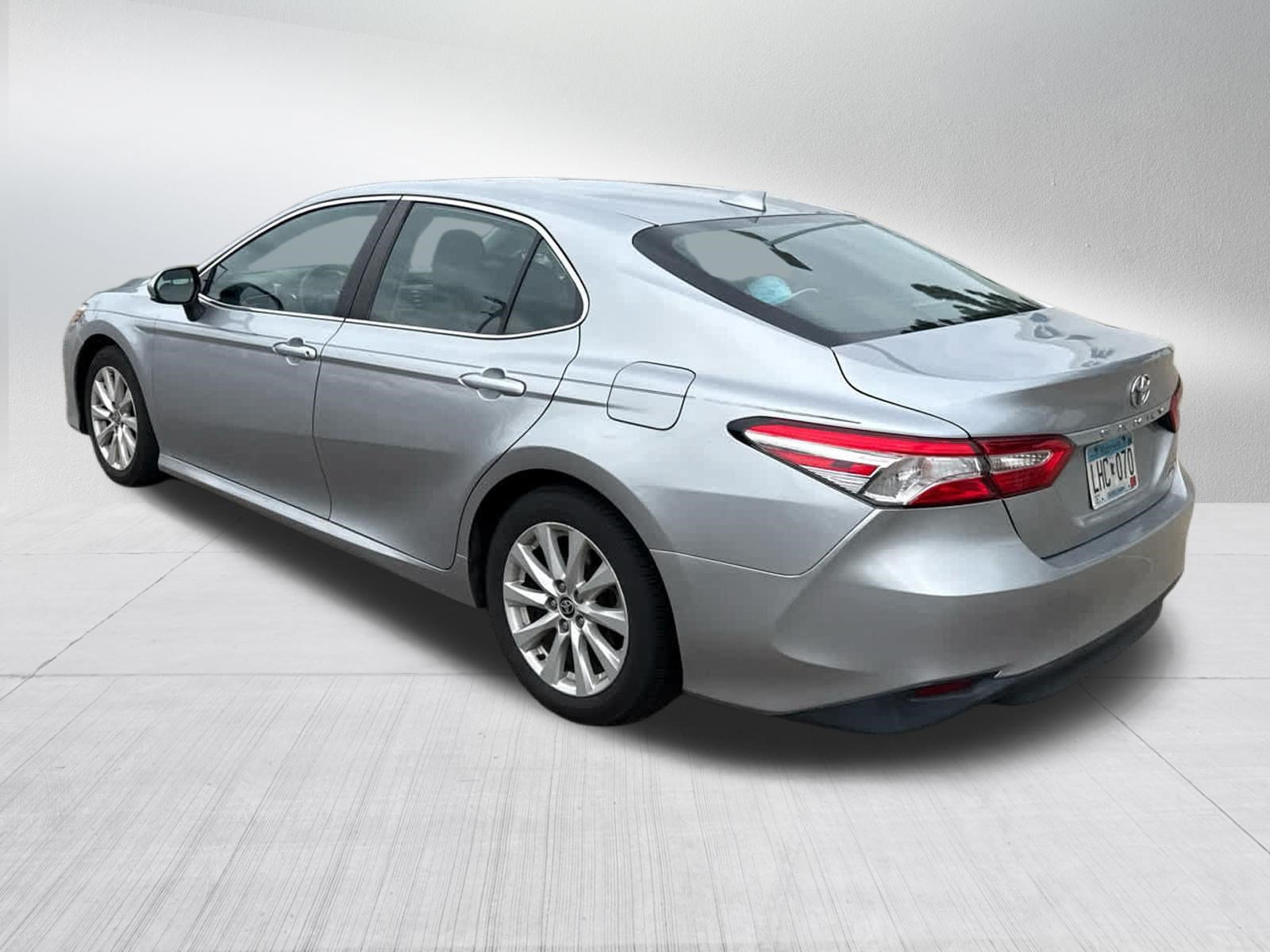 Used 2020 Toyota Camry LE FWD image 5