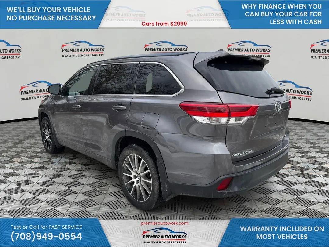 Used 2017 Toyota Highlander SE image 7