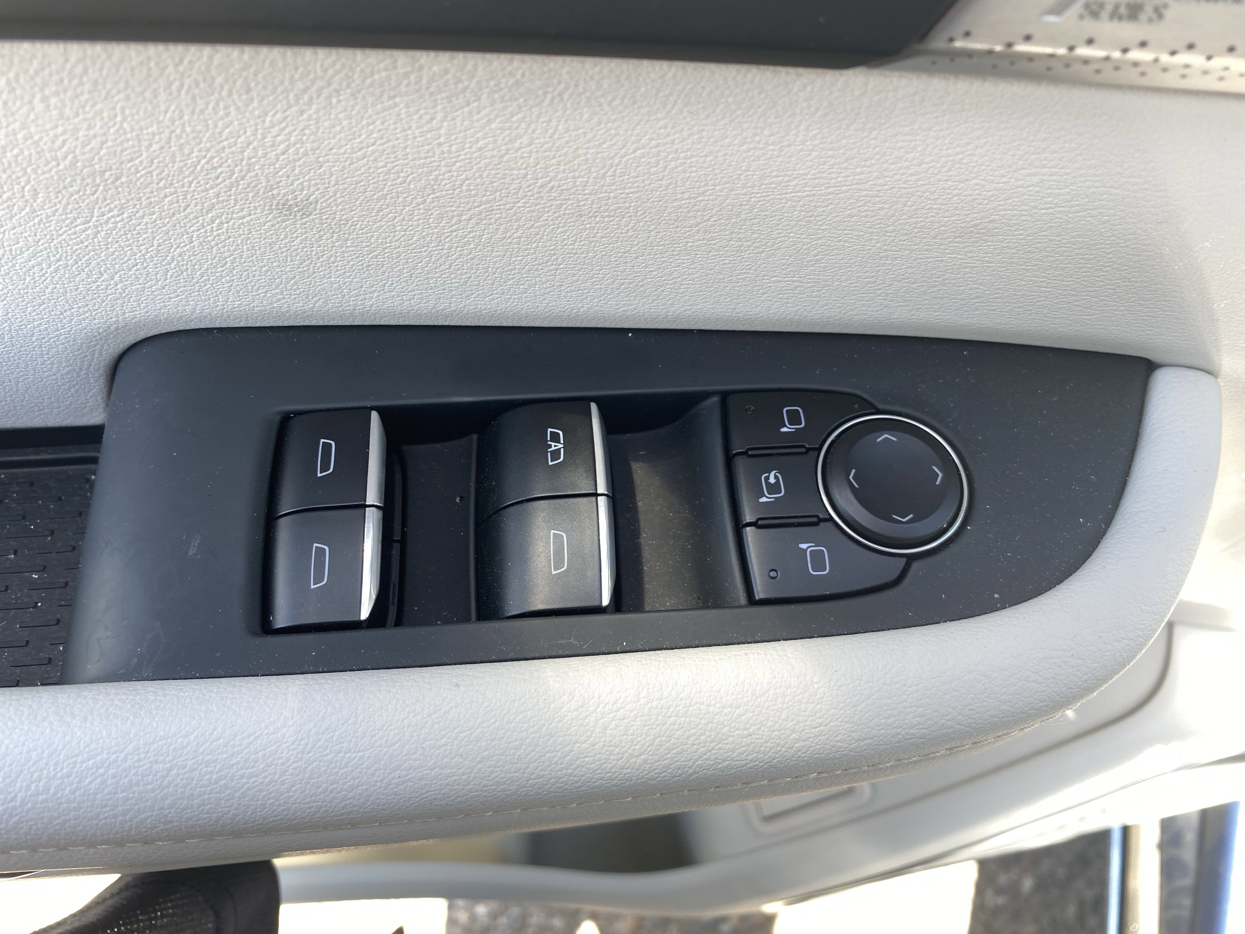Used 2025 Buick Enclave Avenir FWD image 20