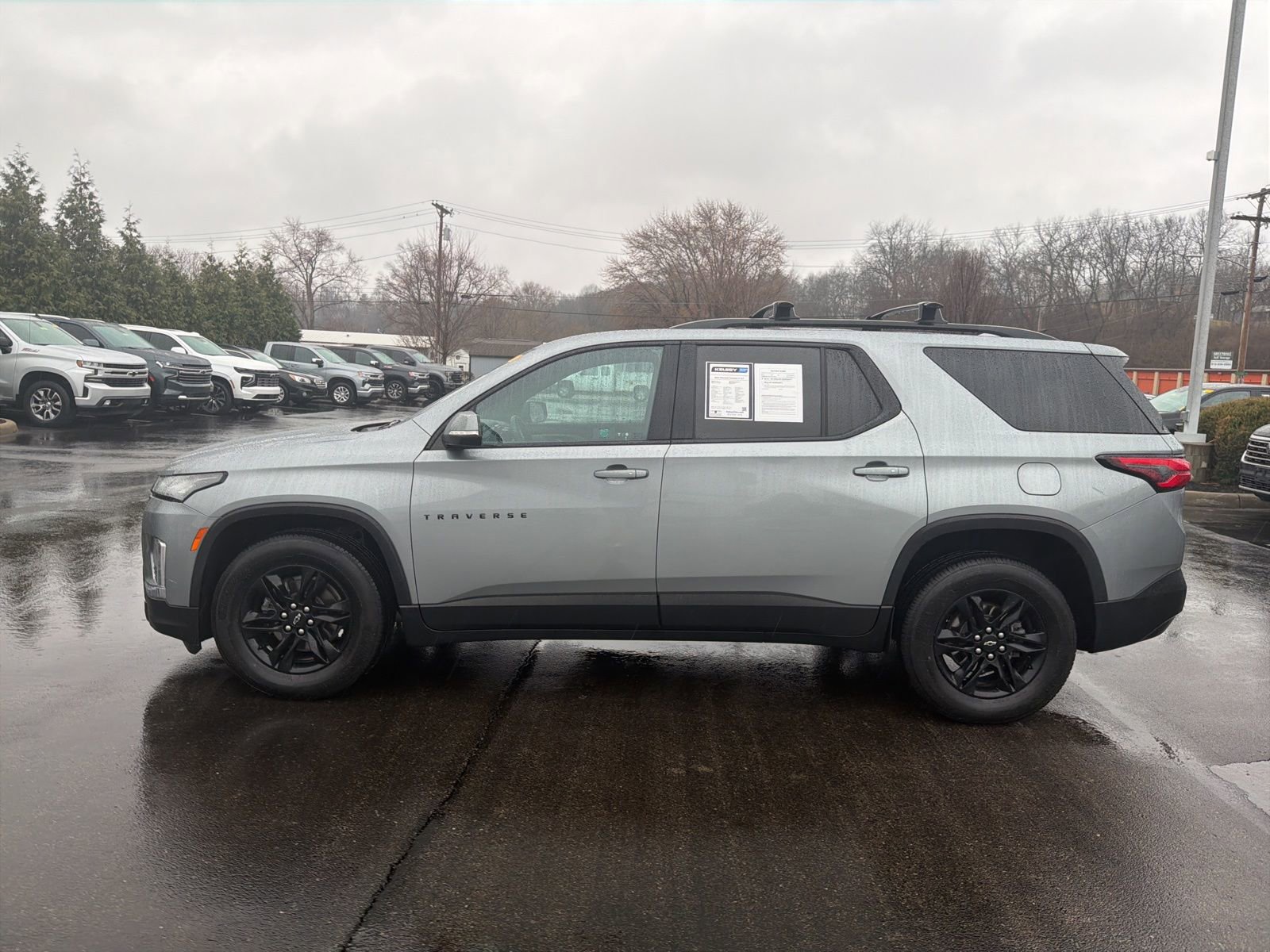 Used 2023 Chevrolet Traverse LT w/ Midnight/Sport Edition image 2