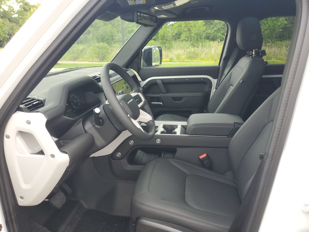 New 2026 Land Rover Defender 130 X-Dynamic SE AWD/4WD image 11