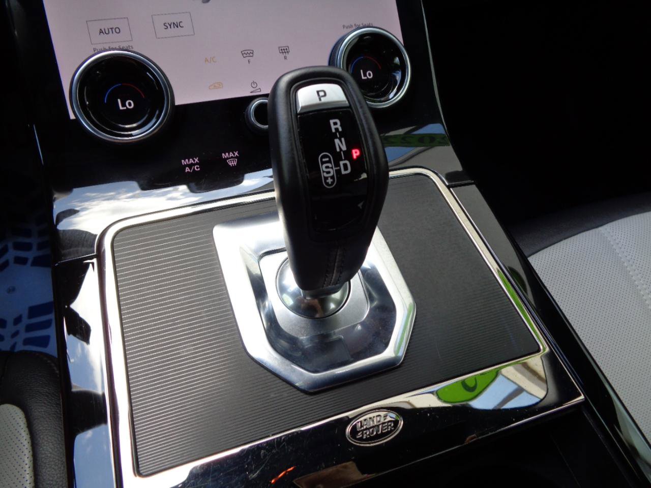 Used 2022 Land Rover Range Rover Evoque R-Dynamic SE image 12