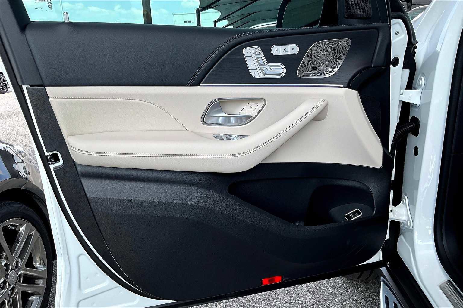 New 2026 Mercedes-Benz GLS 580 4MATIC image 15