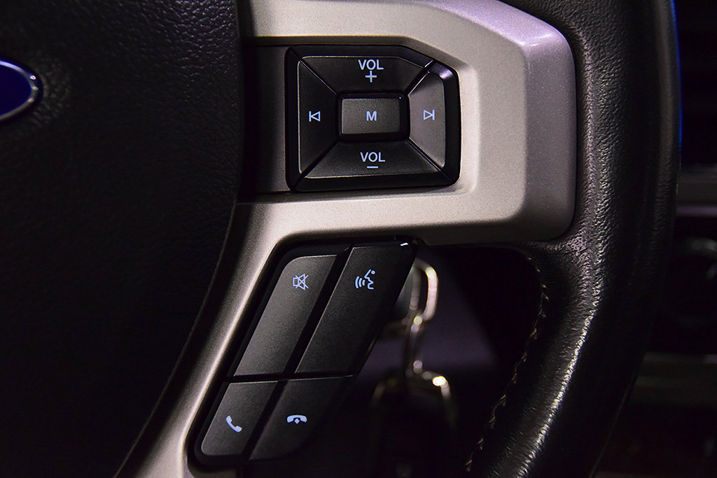 Used 2022 Ford F250 Lariat w/ Black Appearance Pkg AWD/4WD image 22