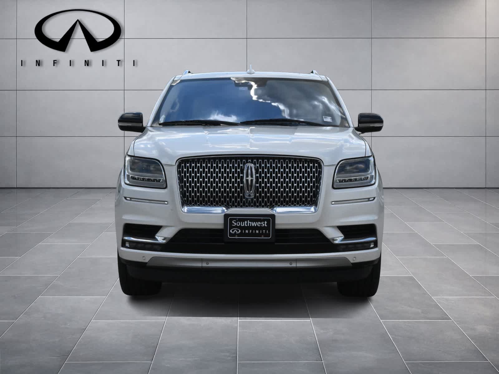 Used 2018 Lincoln Navigator L Reserve w/ Technology Package AWD/4WD image 2