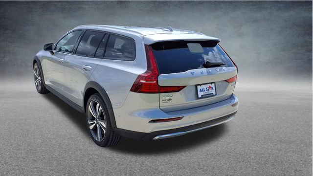 Used 2025 Volvo V60 B5 Cross Country Plus AWD/4WD image 5