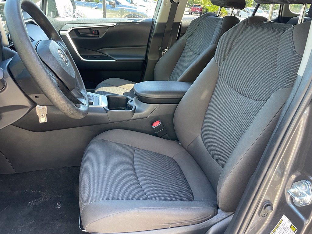 Used 2025 Toyota RAV4 LE AWD/4WD image 7
