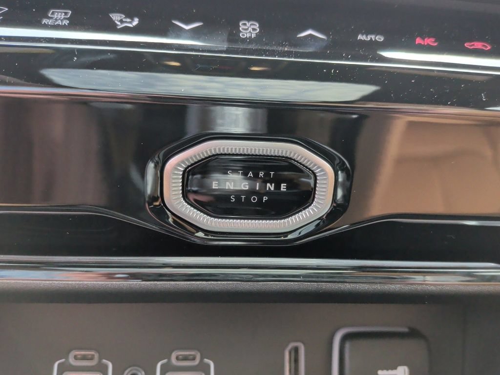 New 2026 Jeep Grand Cherokee Summit w/ Obsidian Package AWD/4WD image 26
