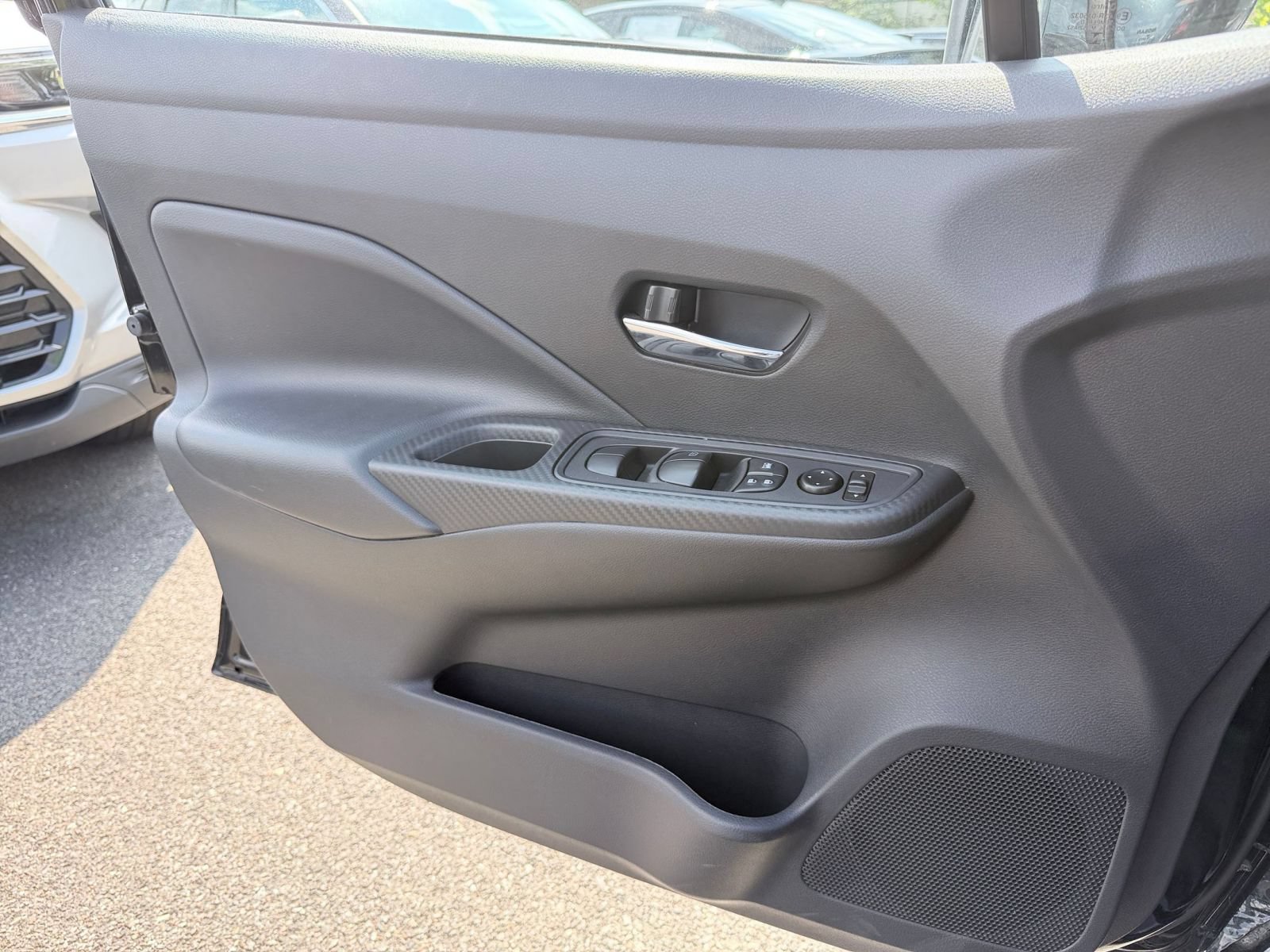 Used 2025 Nissan Versa SV FWD image 18
