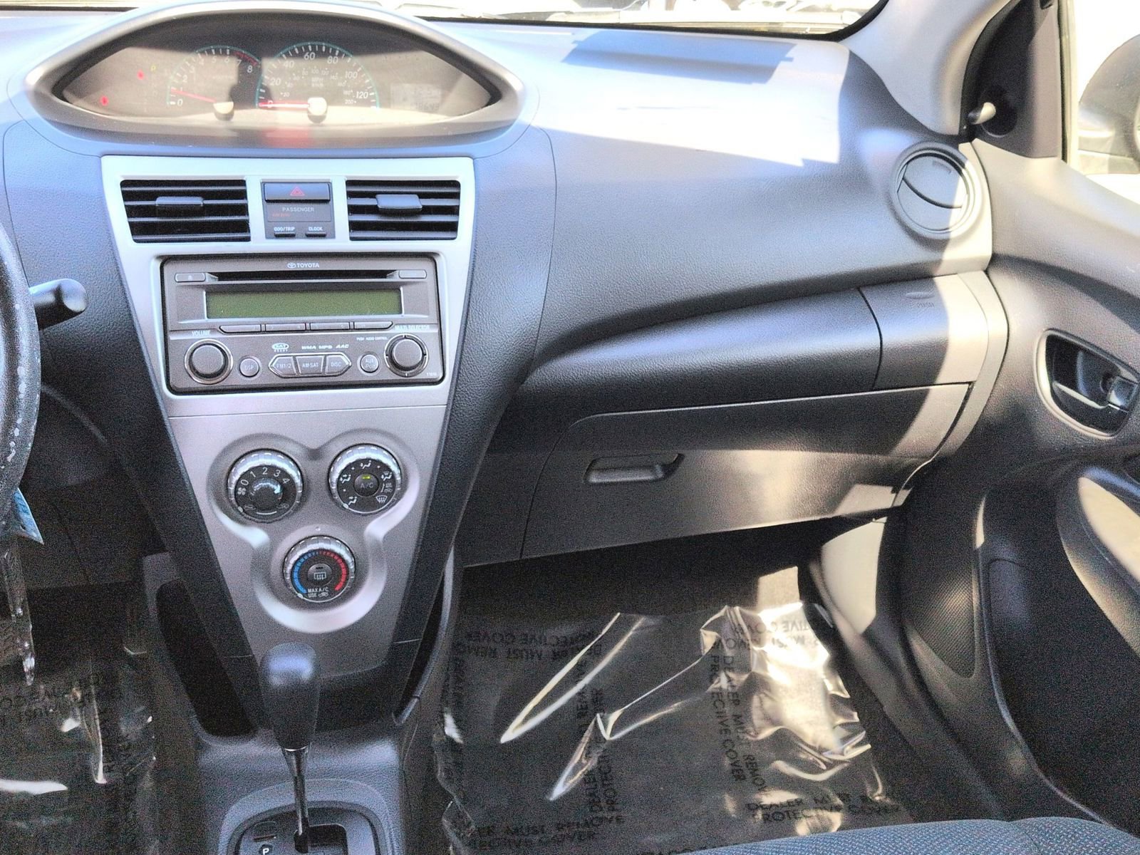 Used 2012 Toyota Yaris Sedan image 27