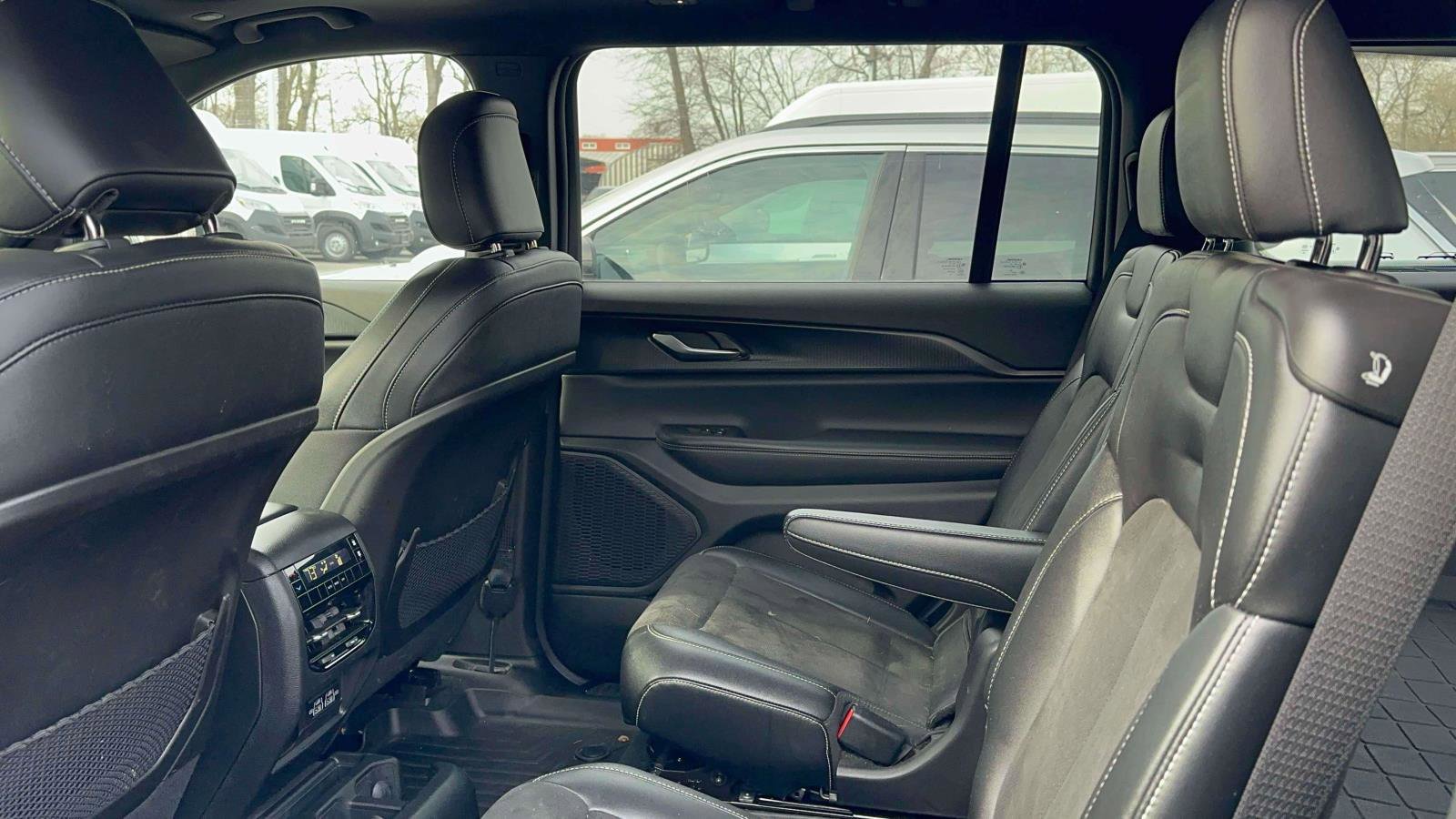 Used 2023 Jeep Grand Cherokee L Laredo image 10