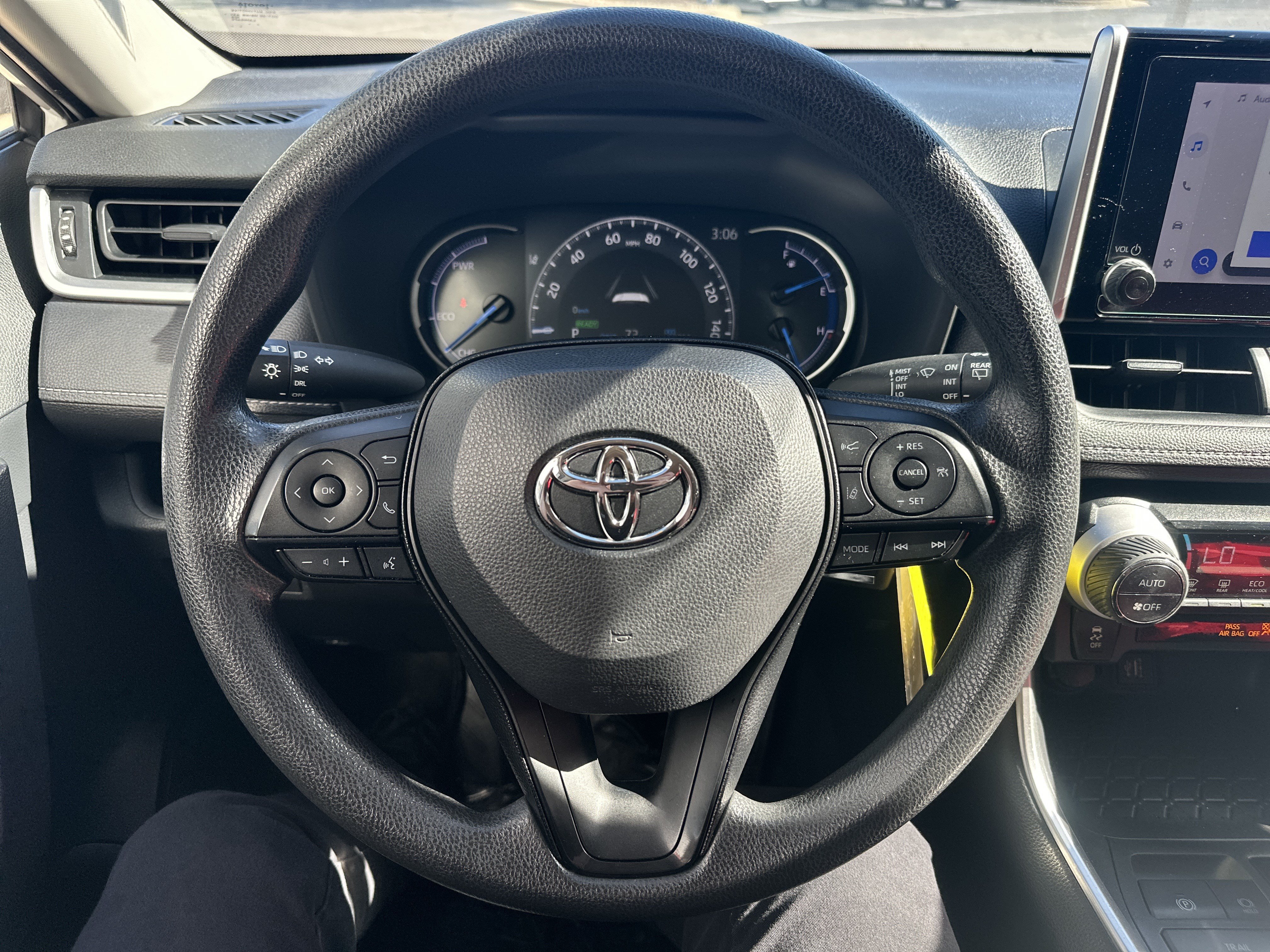 Used 2024 Toyota RAV4 LE AWD/4WD image 17