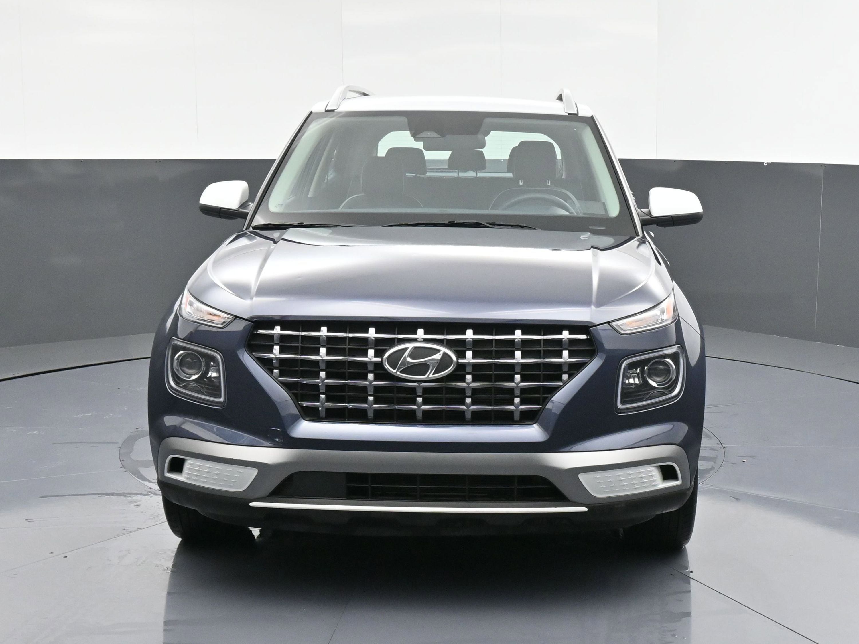 Used 2023 Hyundai Venue Limited w/ Cargo Package image 4