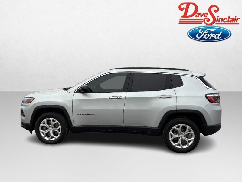 Used 2024 Jeep Compass Latitude image 10