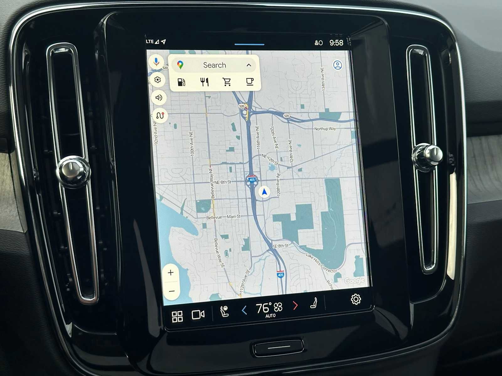 Used 2025 Volvo XC40 B5 Core w/ Climate Package image 27