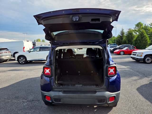 Used 2016 Jeep Renegade Latitude w/ Cold Weather Group AWD/4WD image 27