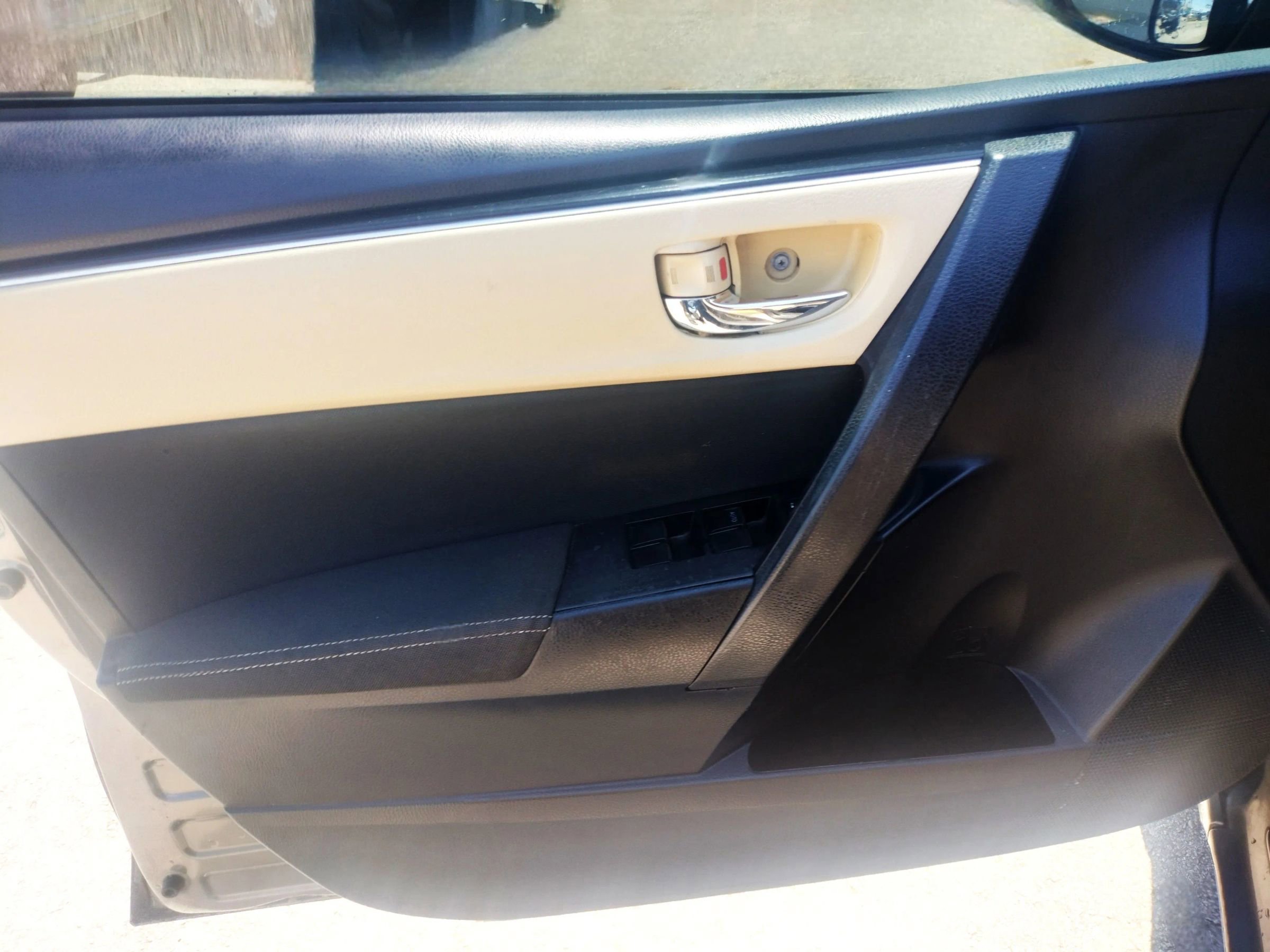 Used 2017 Toyota Corolla LE image 10