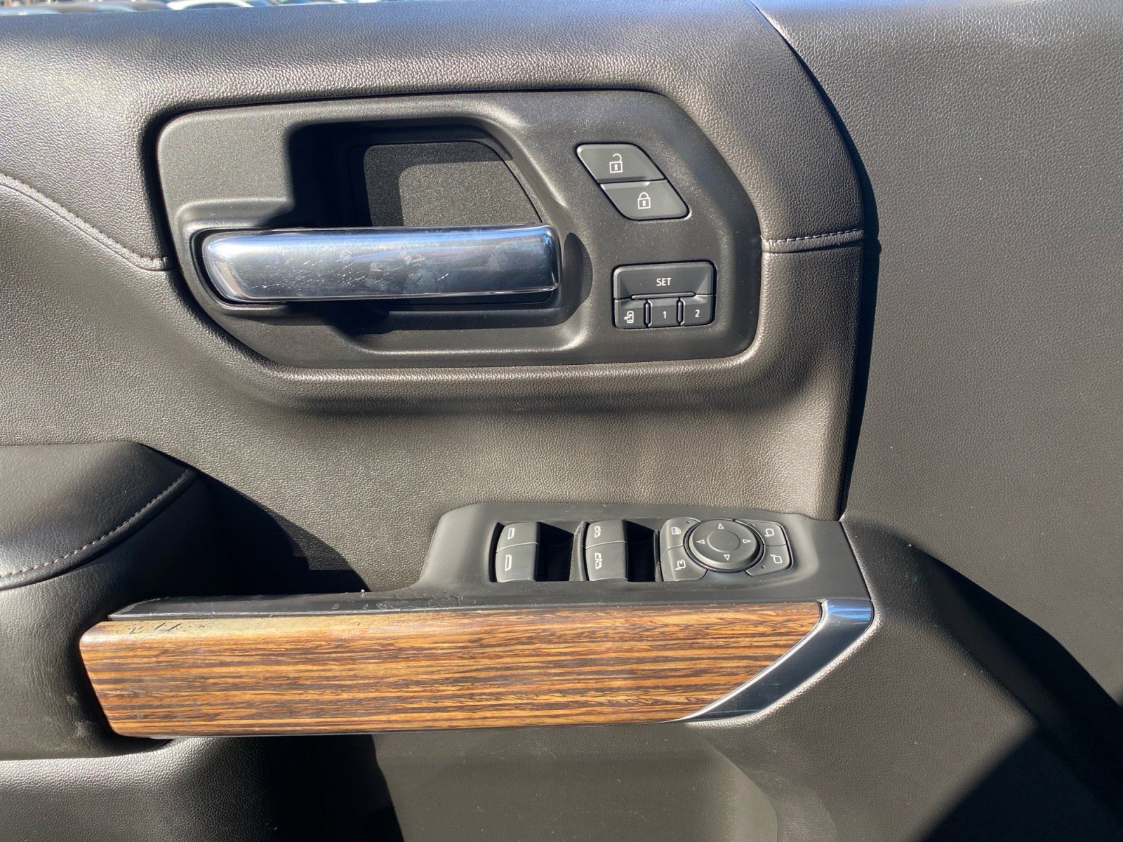 Used 2019 Chevrolet Silverado 1500 High Country w/ Technology Package image 16