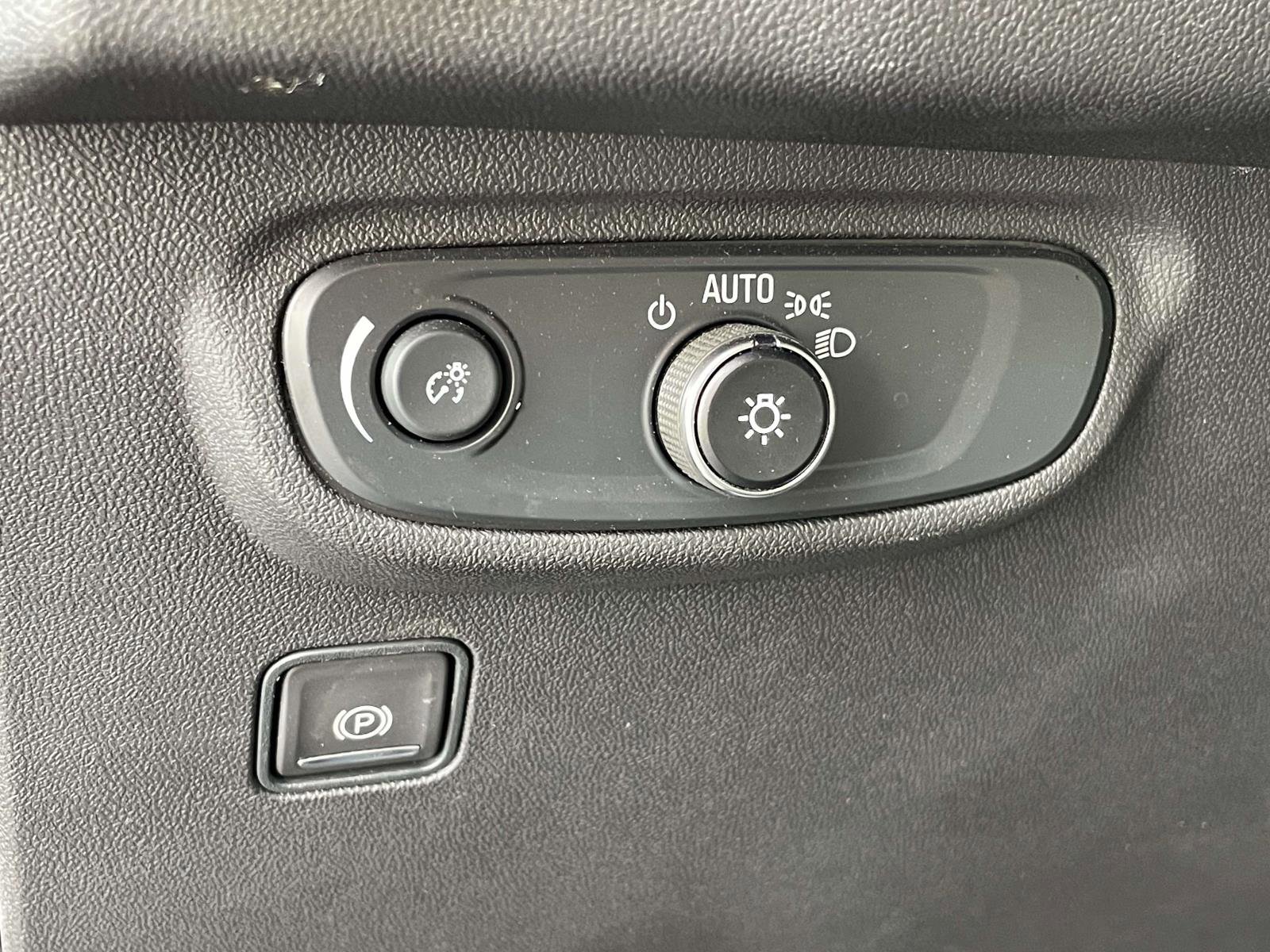 Used 2024 GMC Terrain SLE FWD image 19