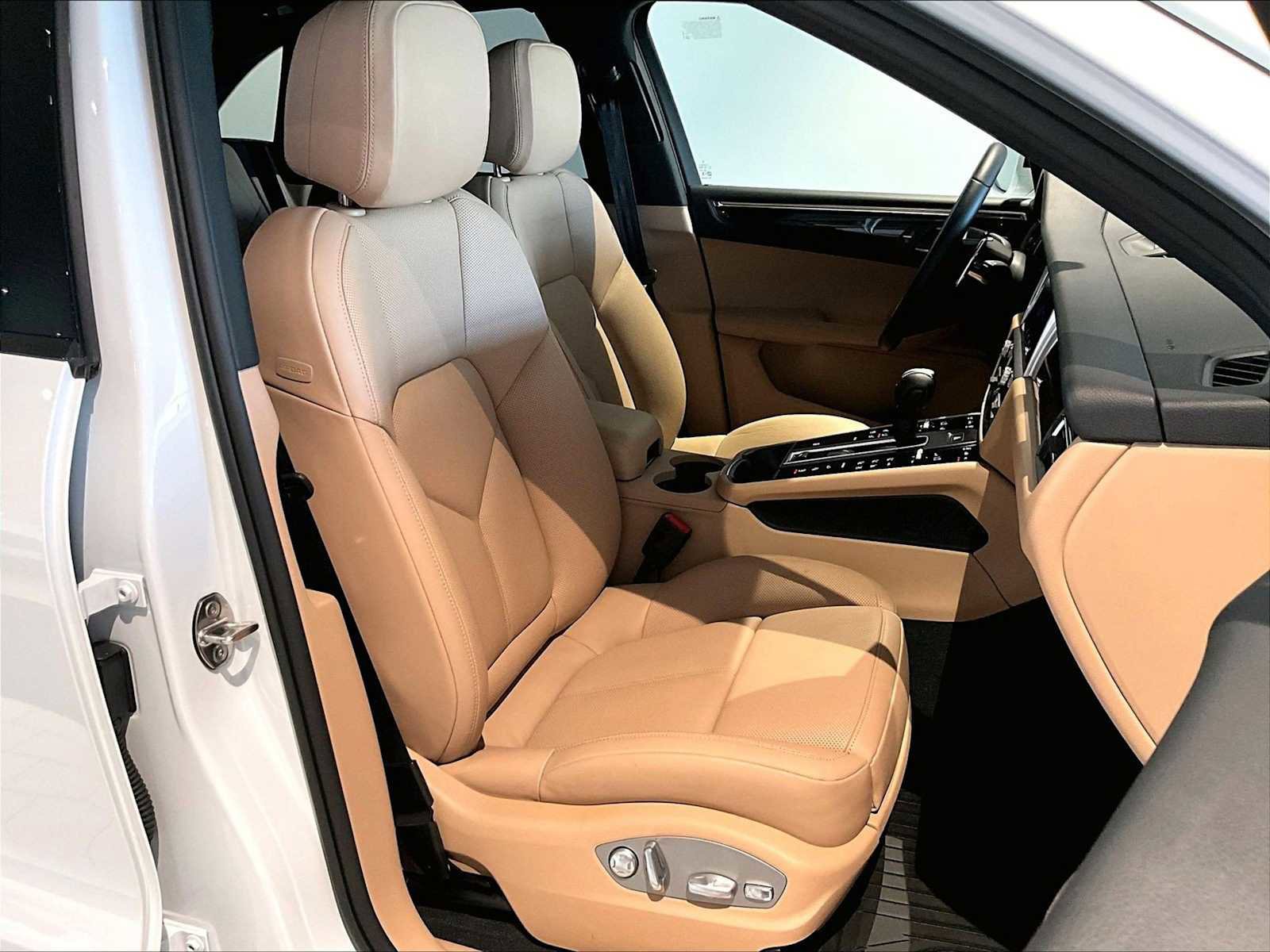 Used 2025 Porsche Macan image 22