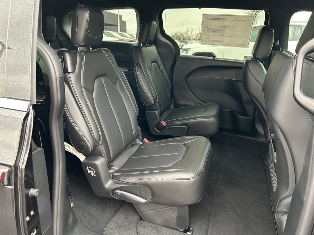 New 2026 Chrysler Voyager LX image 27