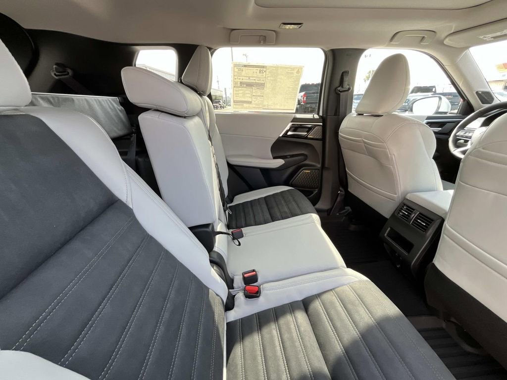 New 2026 Mitsubishi Outlander SE FWD image 16