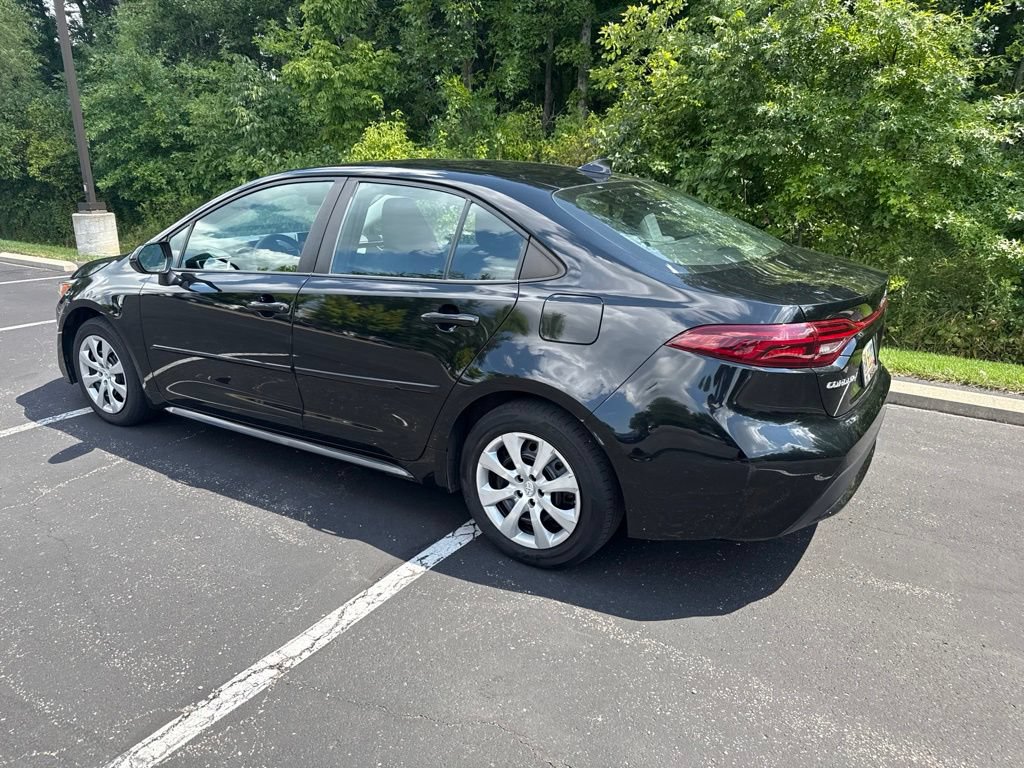 Used 2020 Toyota Corolla LE FWD image 3
