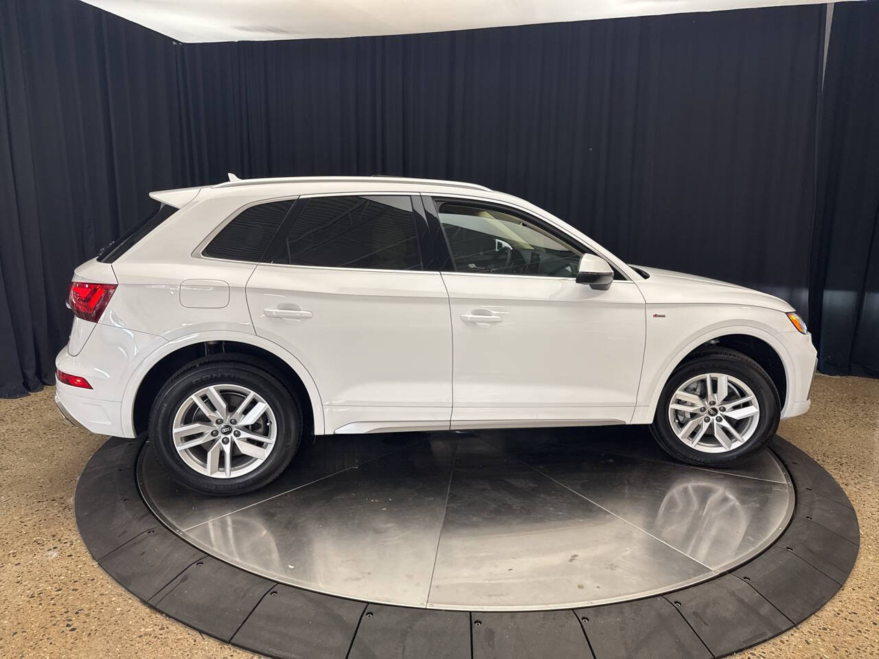 Used 2024 Audi Q5 2.0T Premium w/ Convenience Package AWD/4WD image 8