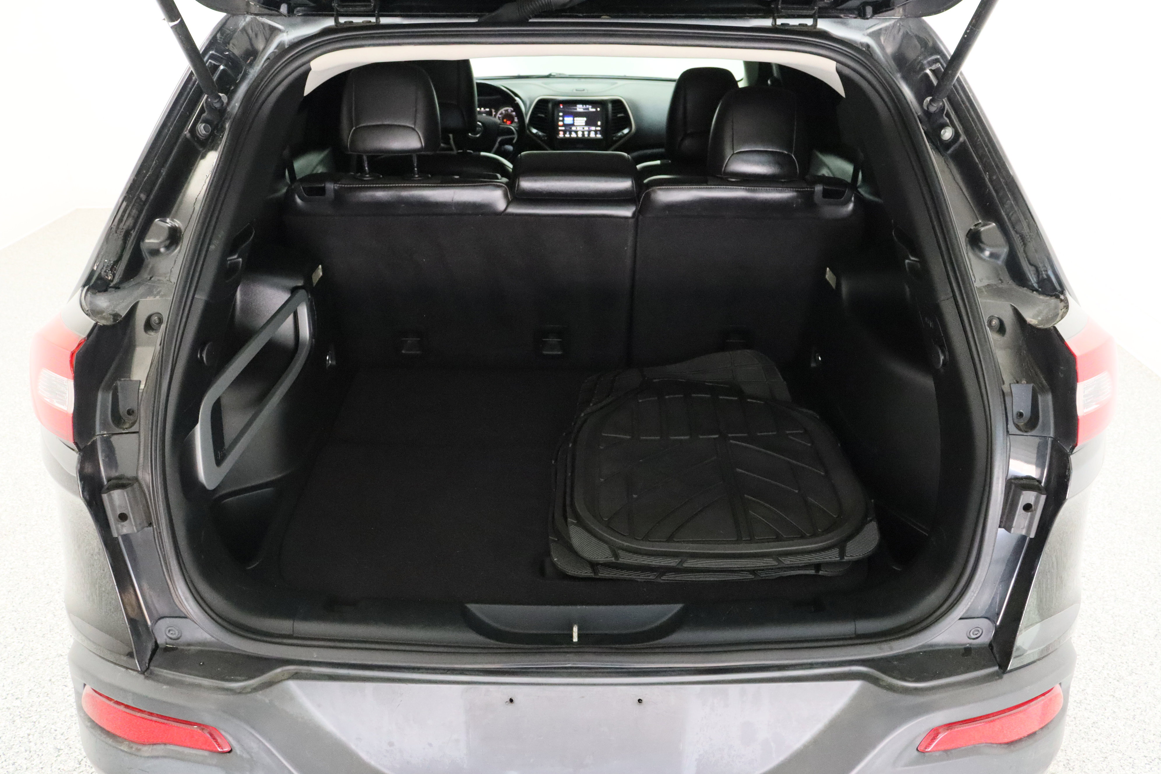 Used 2018 Jeep Cherokee Latitude Plus image 30