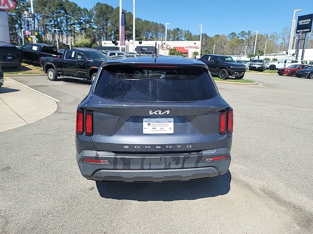 Used 2022 Kia Sorento LX image 6