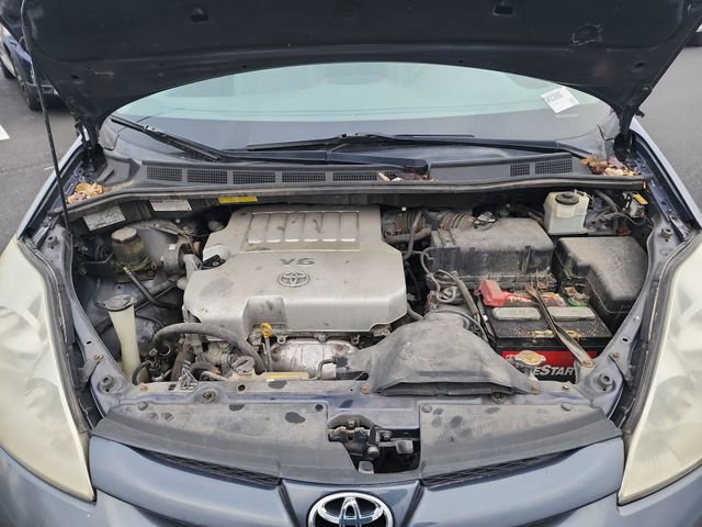 Used 2009 Toyota Sienna XLE image 28