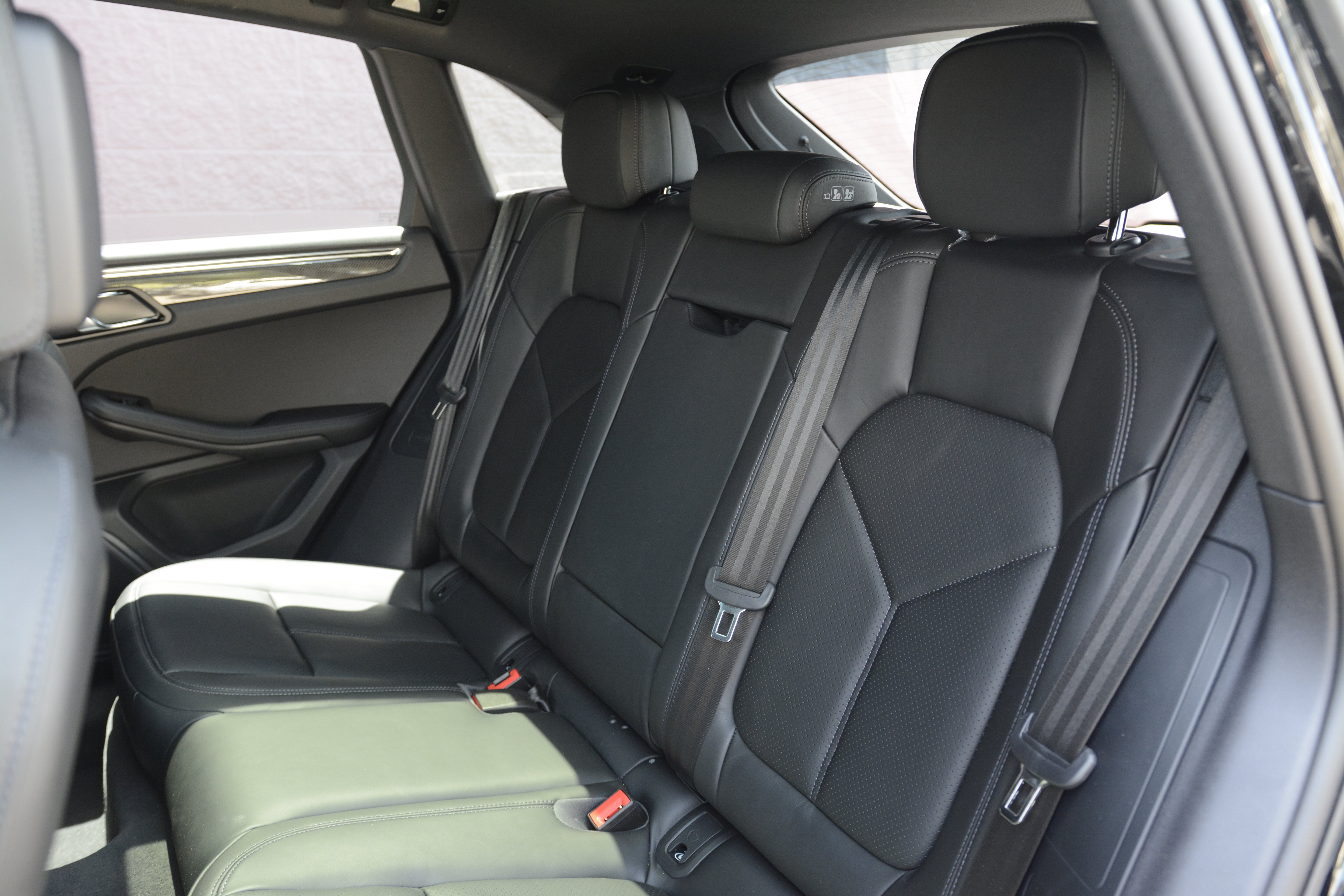 Certified 2026 Porsche Macan AWD/4WD image 31
