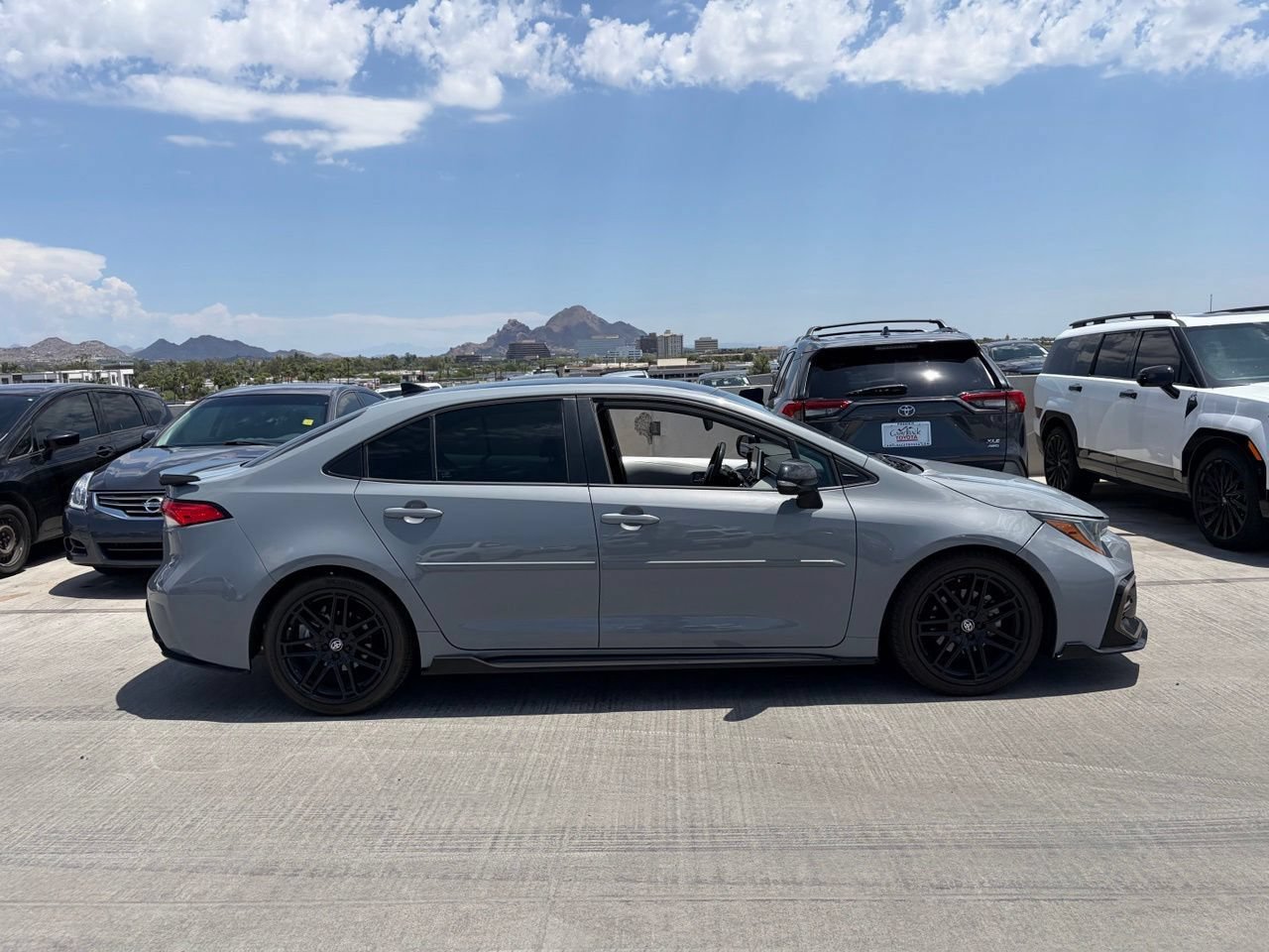 Used 2021 Toyota Corolla SE w/ Carpet Mat Package (TMS) FWD image 3