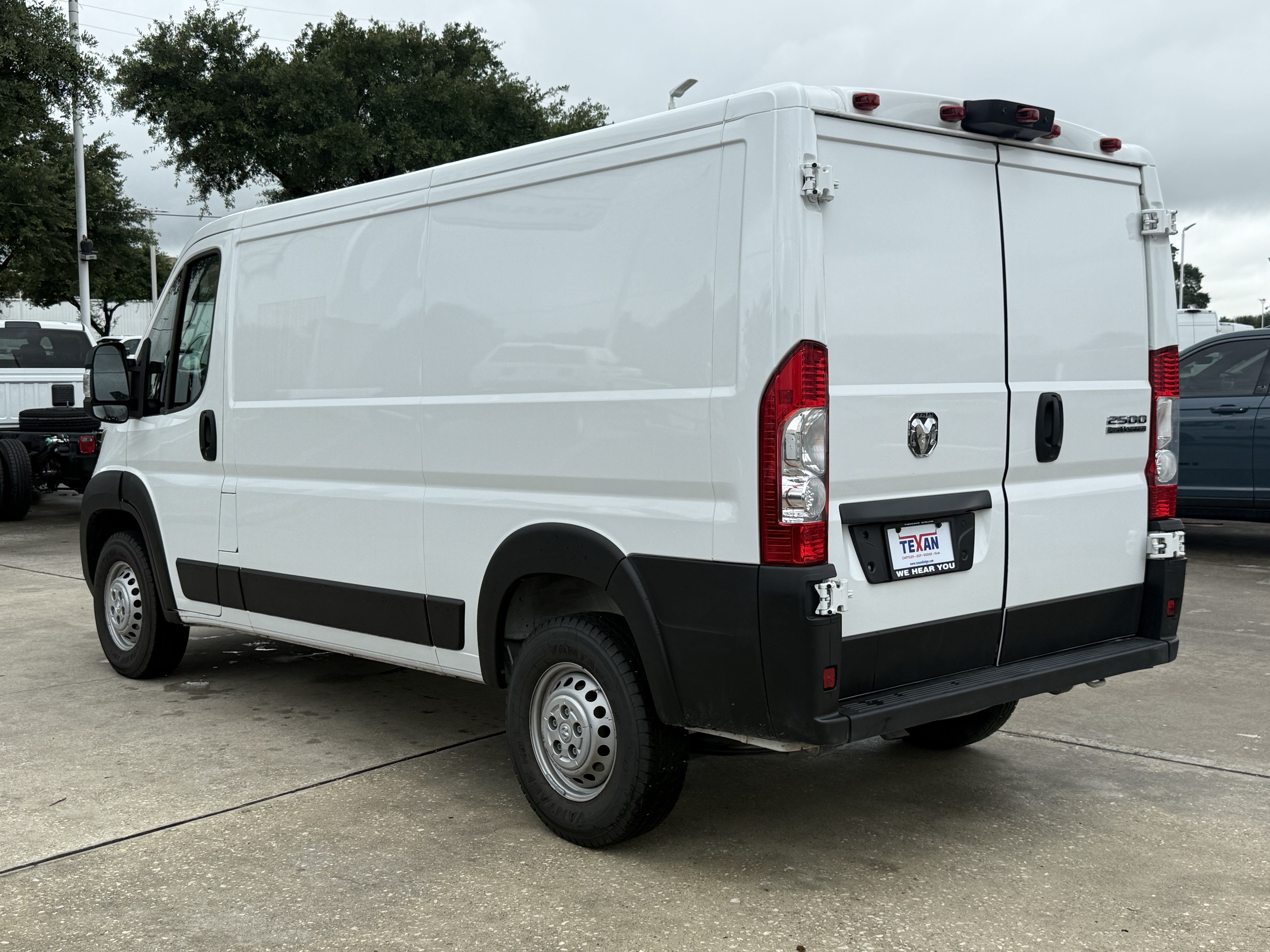 Used 2025 RAM ProMaster 2500 w/ Convenience Group FWD image 7