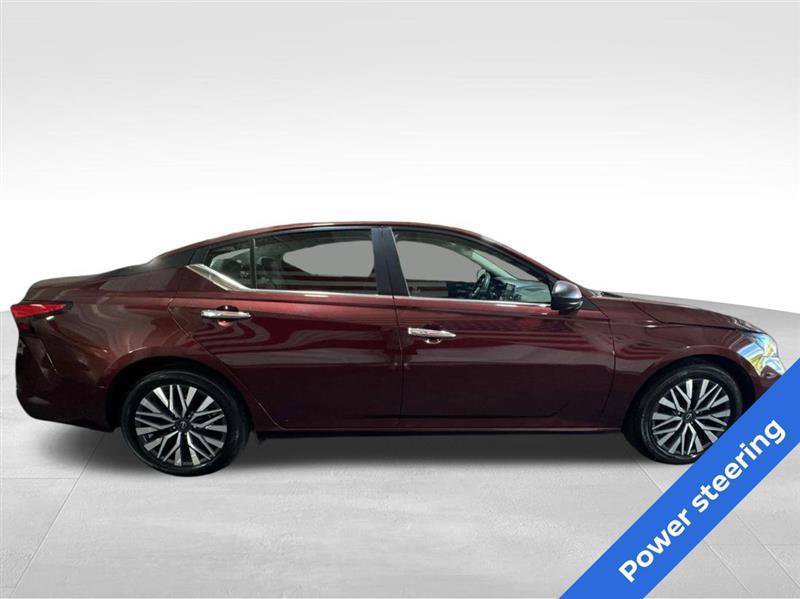 Used 2024 Nissan Altima 2.5 SV FWD image 4