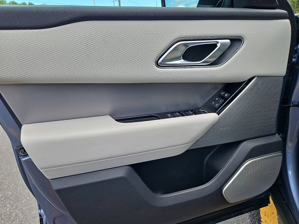 Used 2019 Land Rover Range Rover Velar R-Dynamic SE AWD/4WD image 13