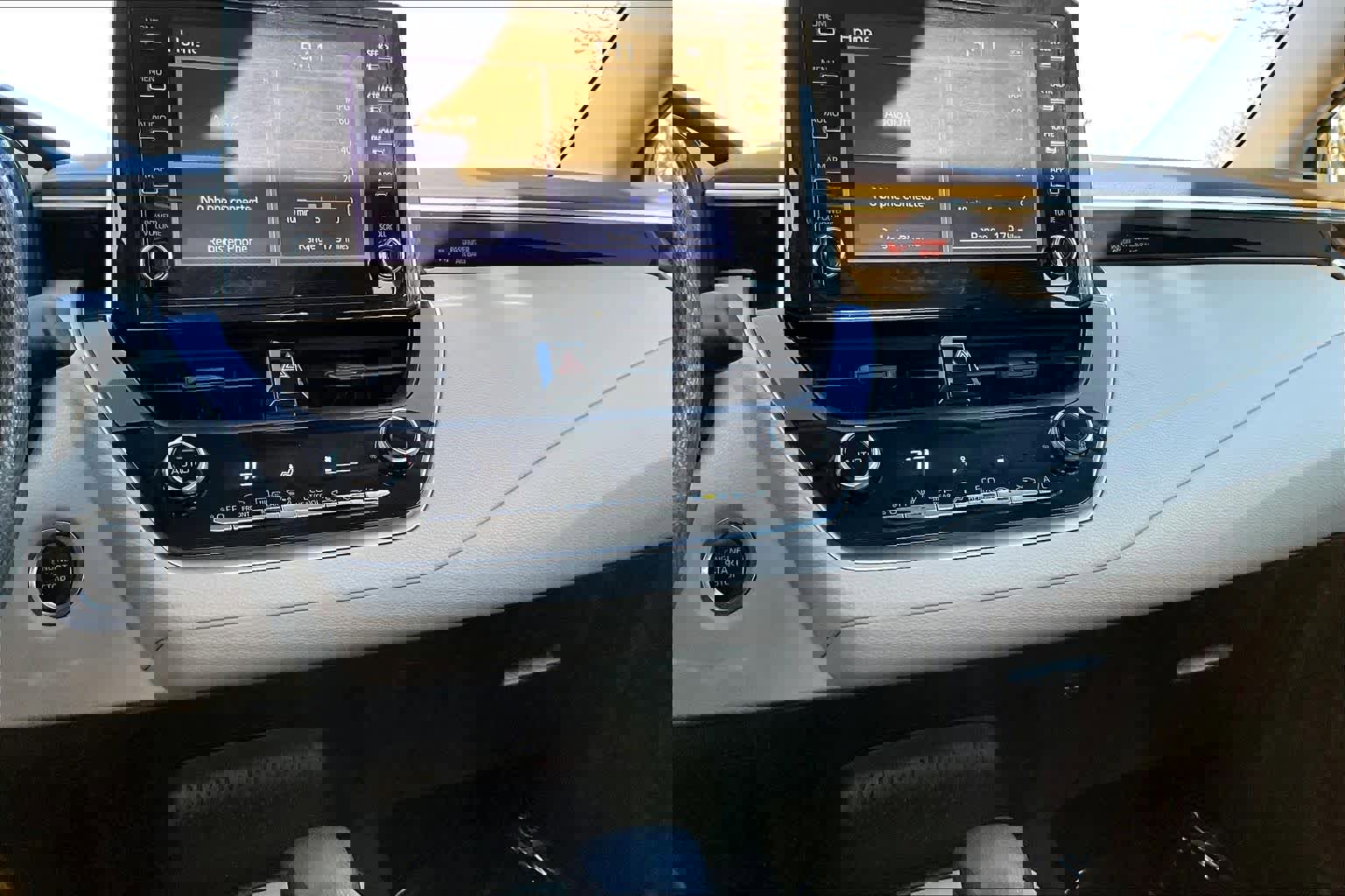 Used 2020 Toyota Corolla LE w/ LE Convenience Package image 33