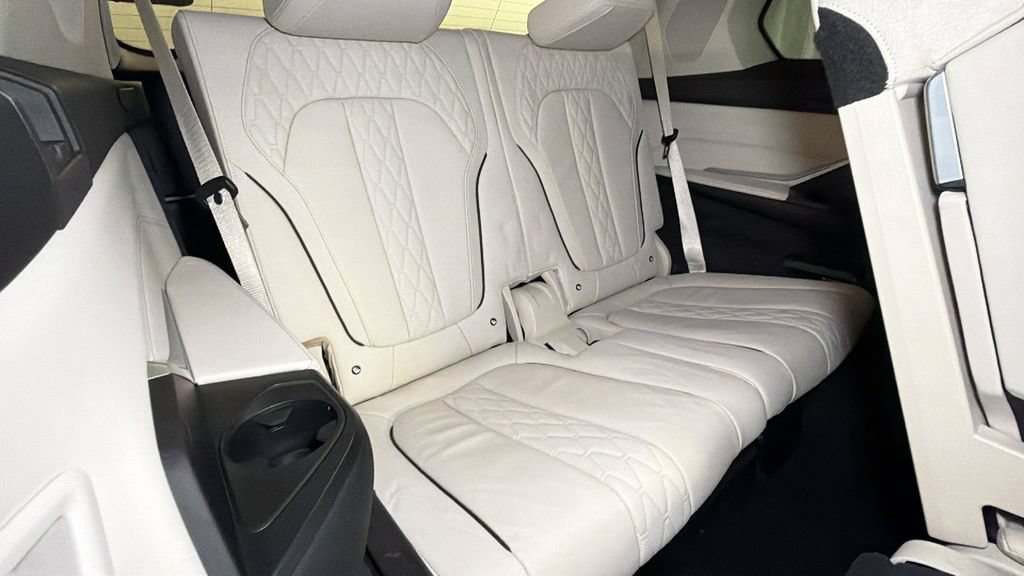 Used 2021 BMW X7 xDrive40i w/ Premium Package AWD/4WD image 37