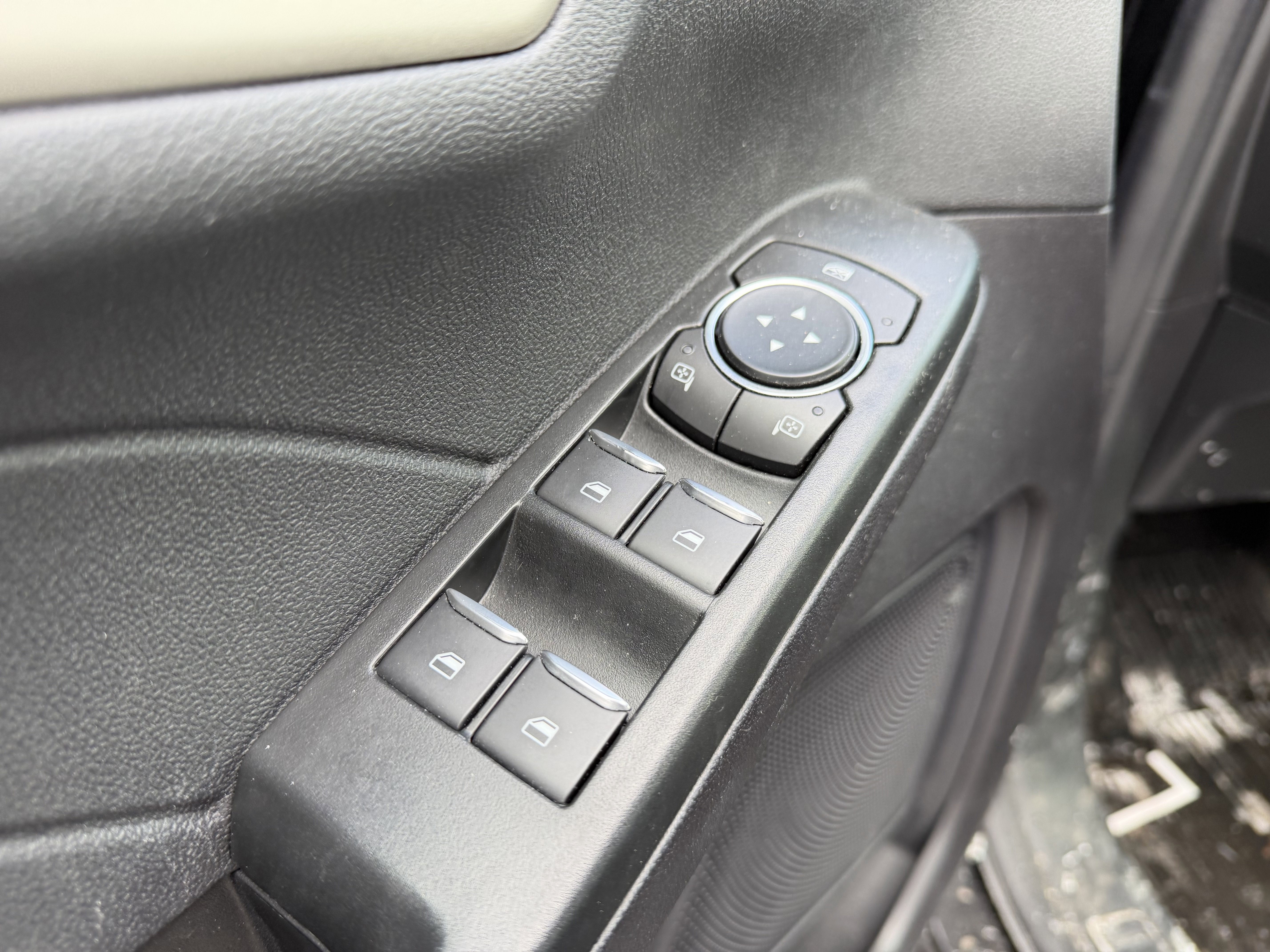 Used 2022 Ford Escape SE w/ Cold Weather Package image 22