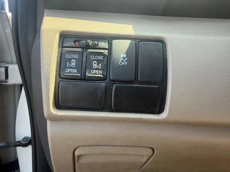 Used 2016 Honda Odyssey SE image 13