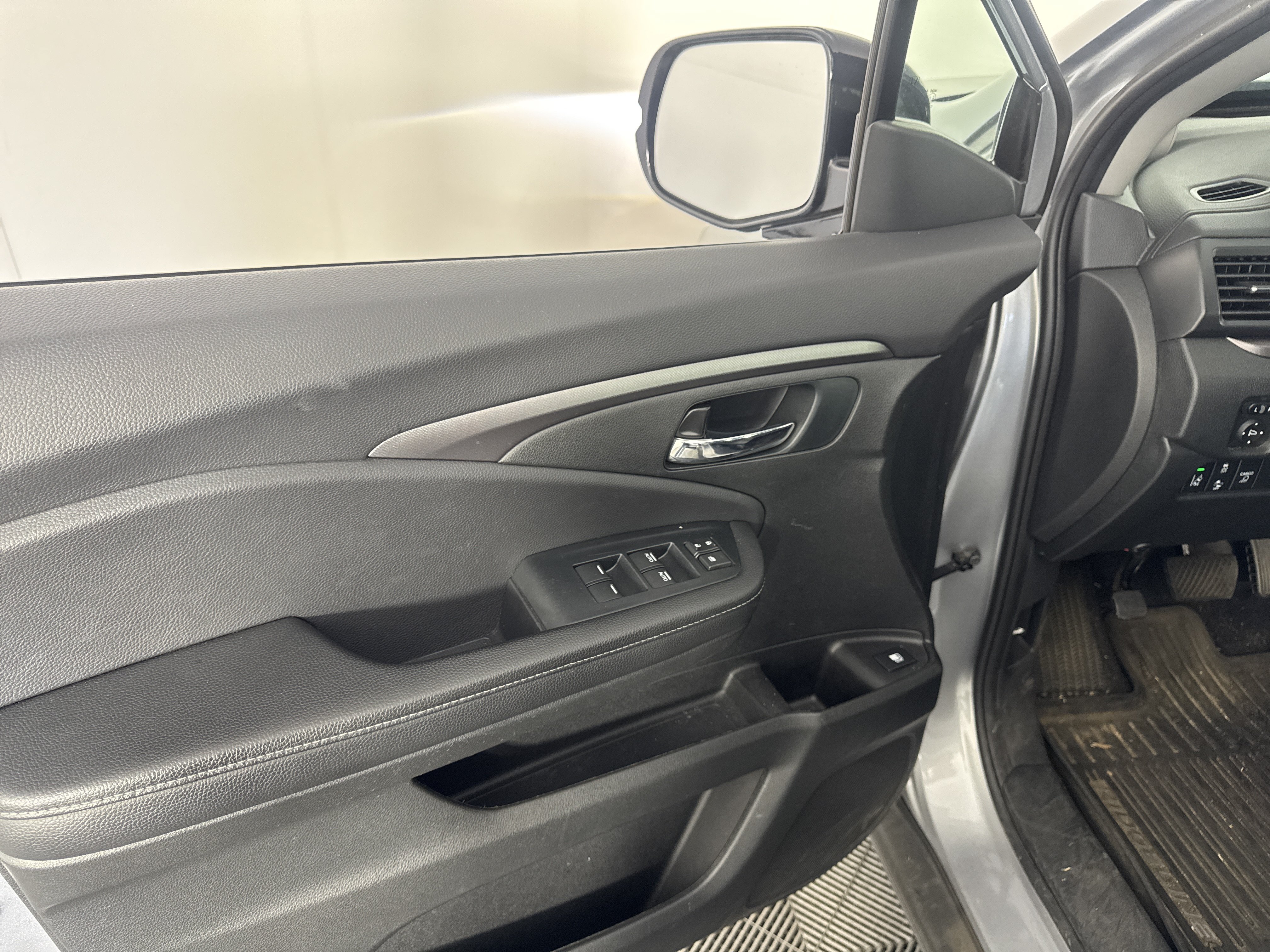 Used 2023 Honda Ridgeline Sport image 13