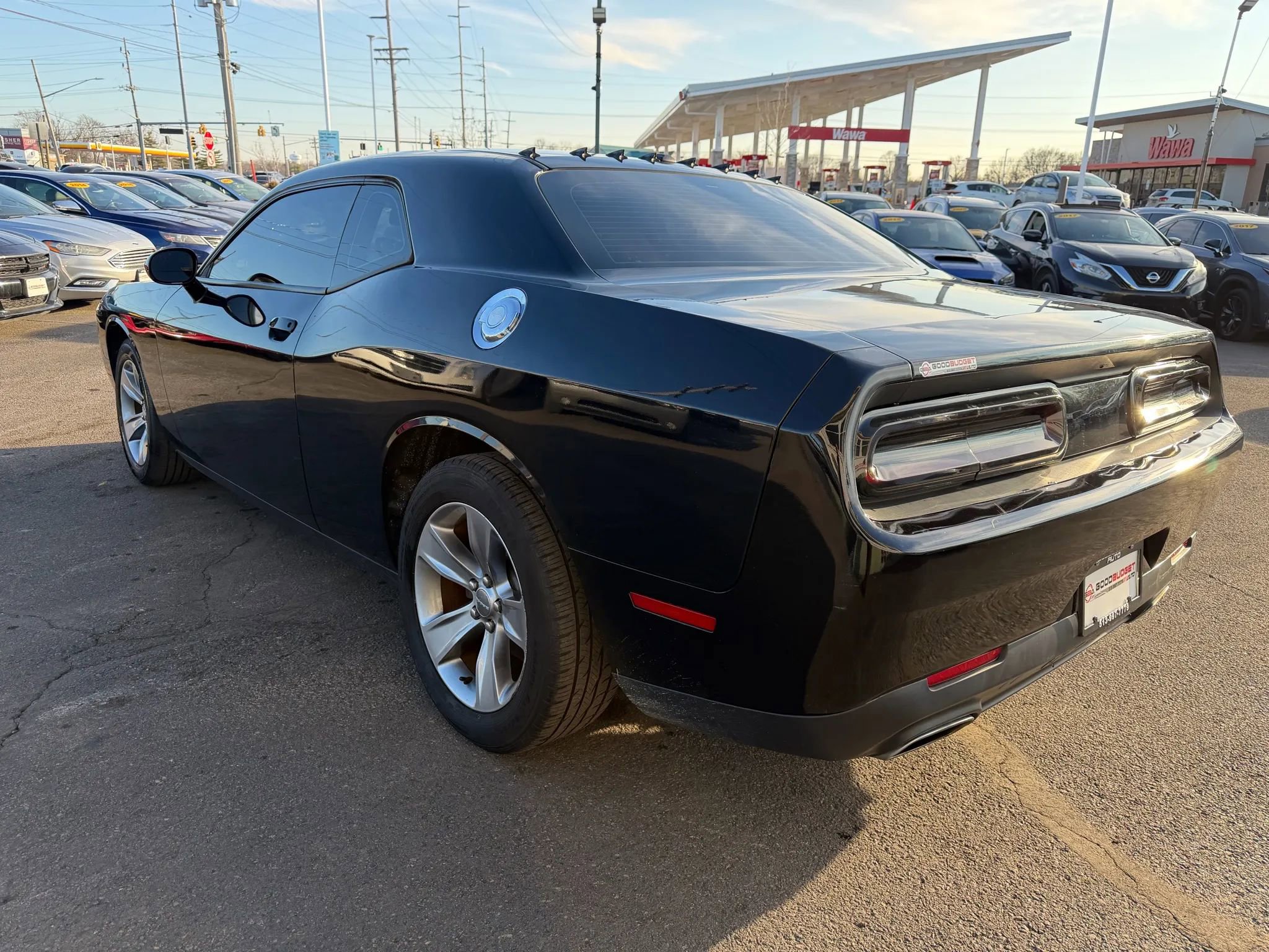 Used 2016 Dodge Challenger SXT image 3