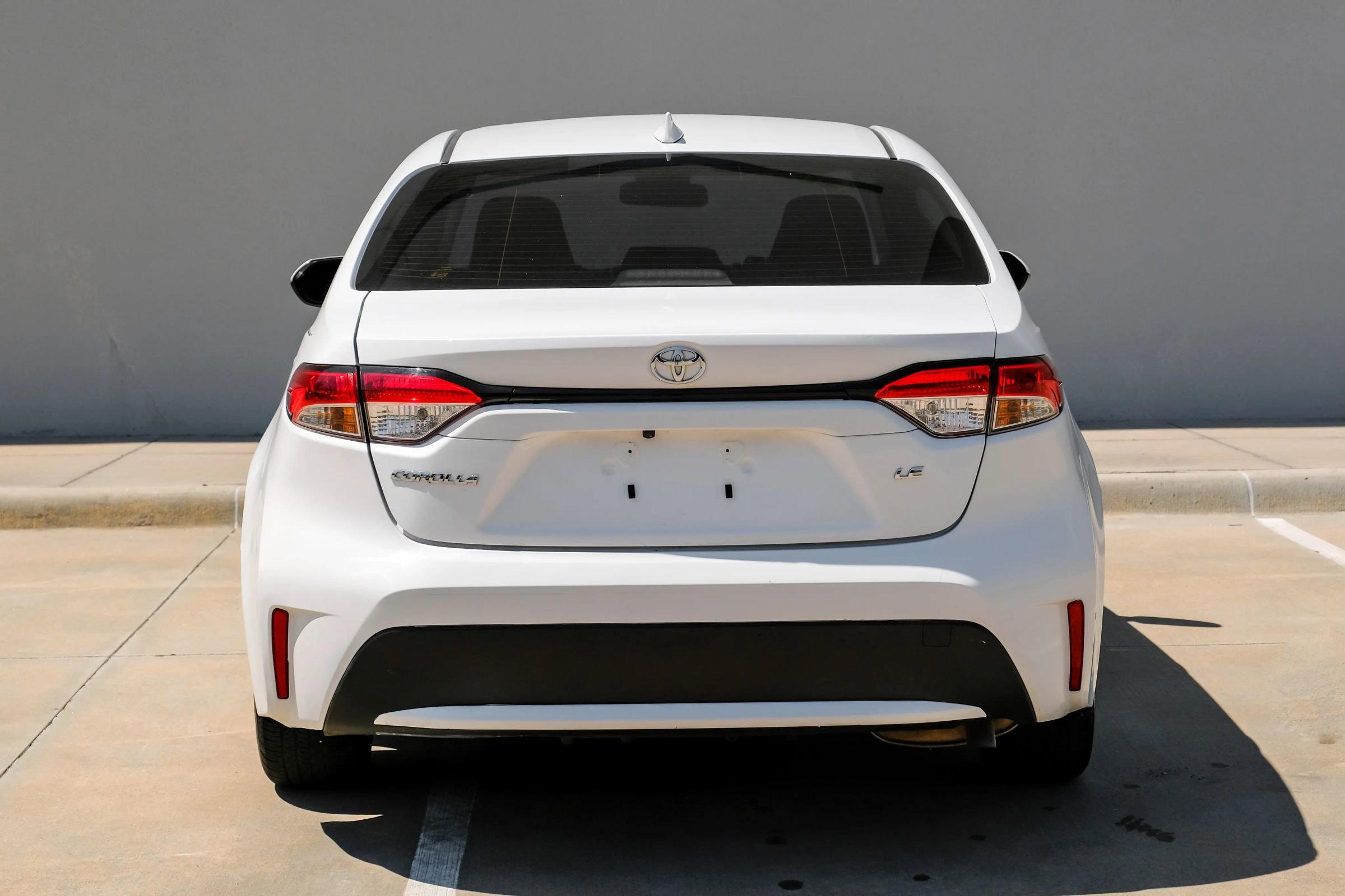 Used 2021 Toyota Corolla LE image 4