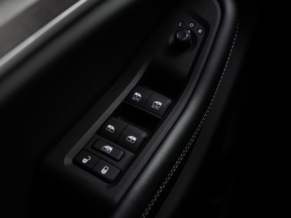 Used 2023 Jeep Grand Cherokee Limited image 13