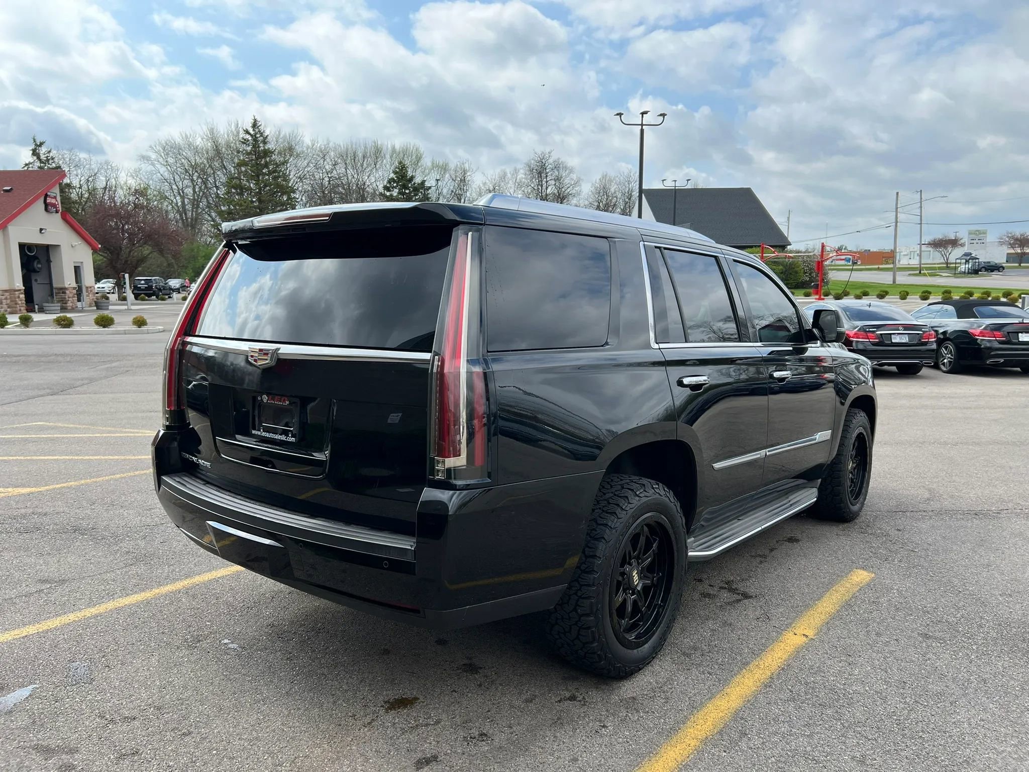 Used 2015 Cadillac Escalade Luxury image 5