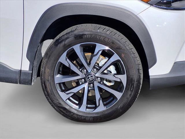 Used 2024 Toyota Corolla Cross XLE w/ Convenience Package FWD image 23