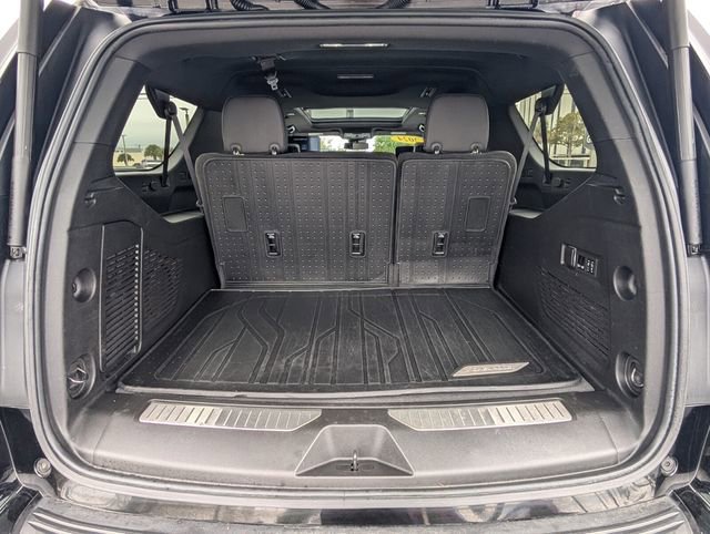 Used 2024 Chevrolet Suburban Z71 w/ Luxury Package image 13