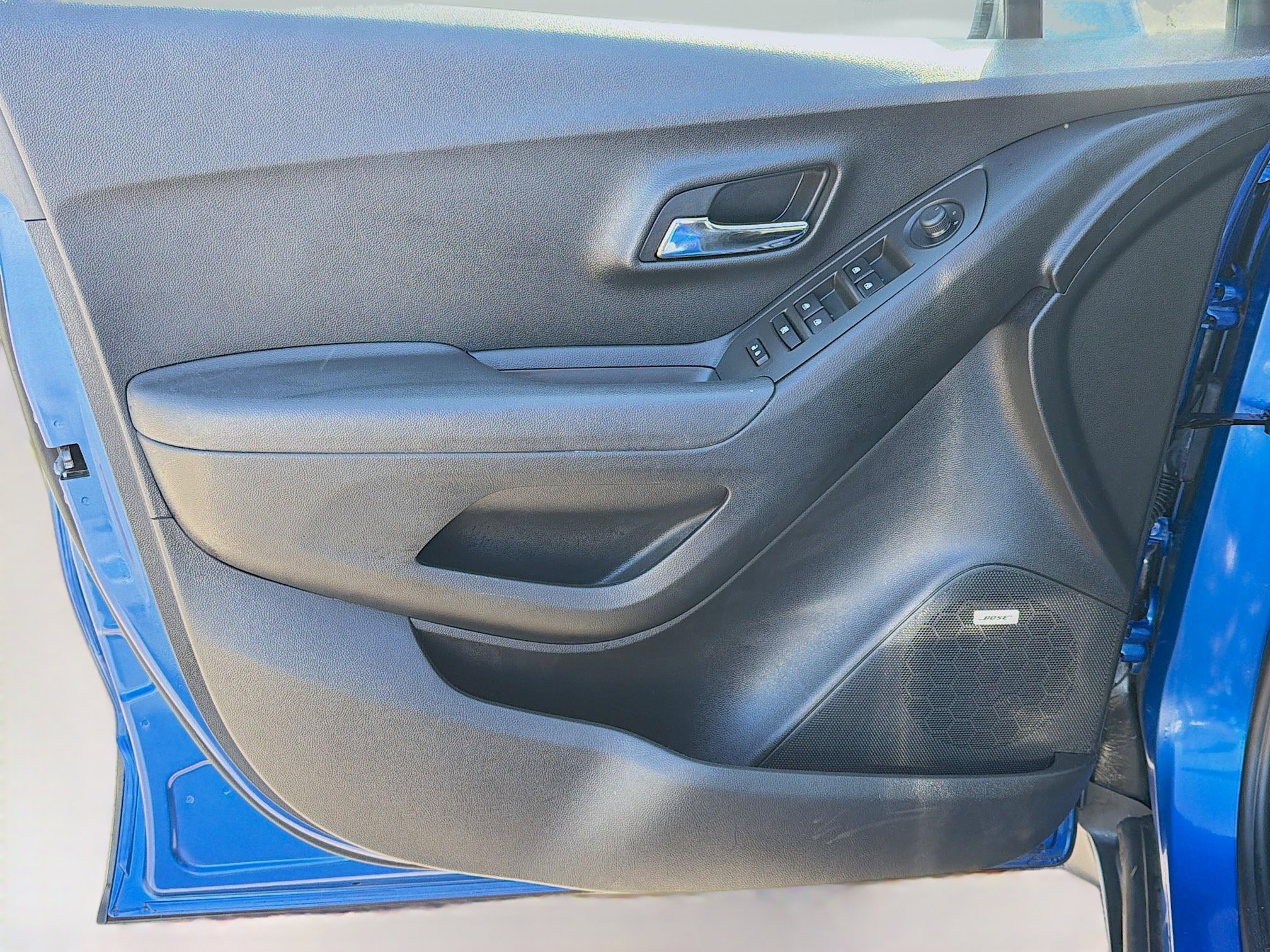 Used 2016 Chevrolet Trax LT w/ LT Sun and Sound Package FWD image 16